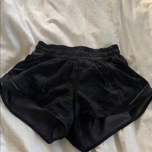 lululemon hotty hot camo shorts